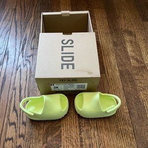 Glow Green Yeezy Slide - gently used Toddler sz. 3k